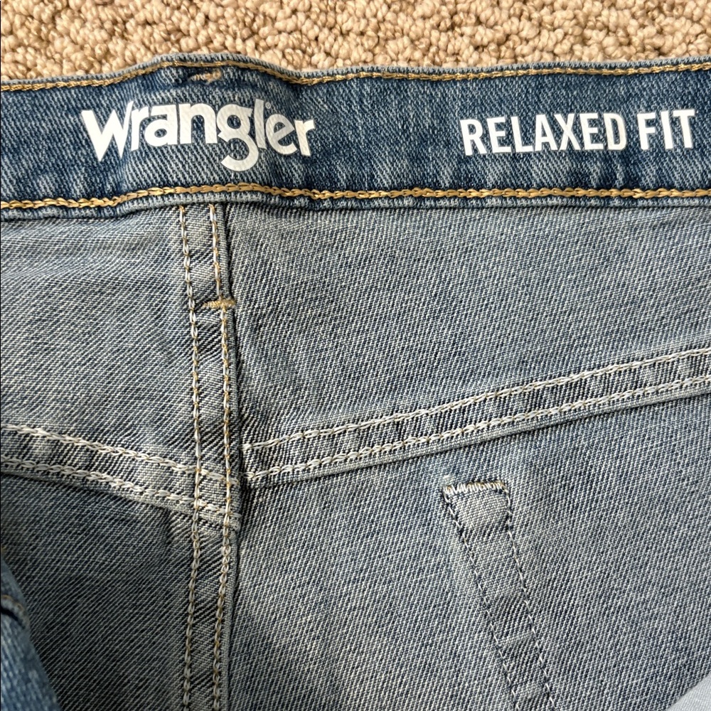 Men’s Wrangler Relaxed Fit Jeans 38x32 - Picture 5 of 7